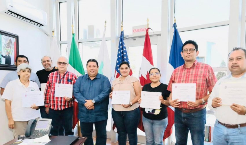 El Mtro. Juan Dionisio Cruz Guerrero se reunió con nuestro grupo de docentes que se están formando como expertos en Semiconductores, para felicitarlos por haber concluido su primera etapa de capacitación en el Instituto Politécnico Nacional