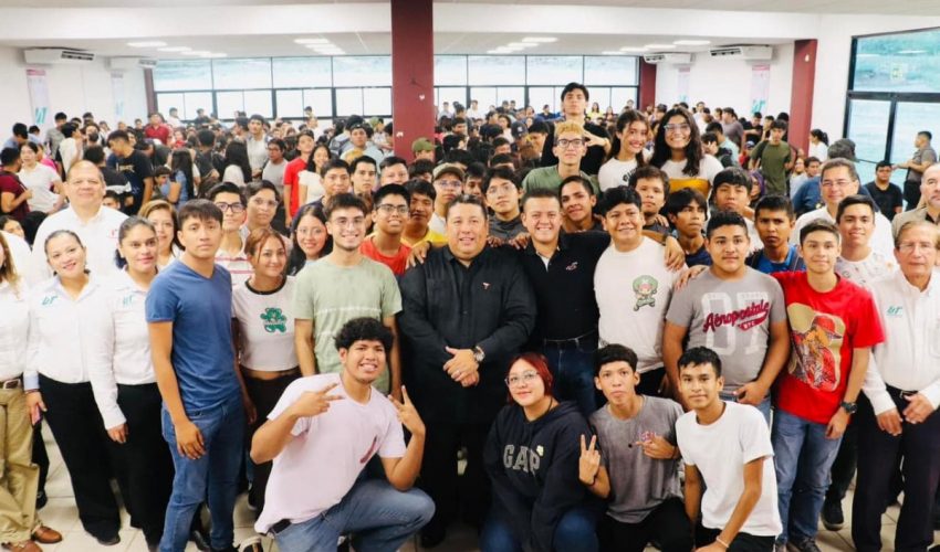 El Mtro. Juan Dionisio Cruz Guerrero les dio la bienvenida a todas las alumnas y alumnos de nuevo ingreso invitándoles a dar su mayor esfuerzo en sus estudios superiores y a disfrutar su estancia en su nueva casa, nuestra querida Universidad Tecnológica de Altamira