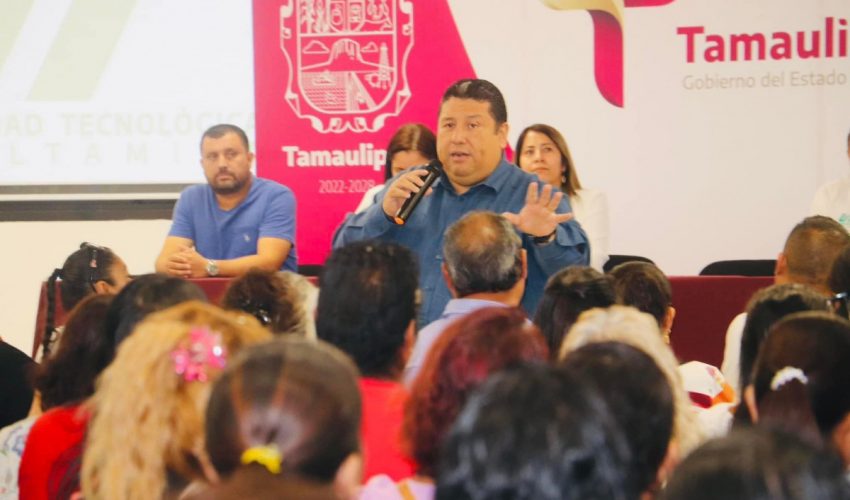 Para dar a conocer las acciones y actividades académicas que se realizan en nuestra institución, el Mtro. Juan Dionisio Cruz Guerrero se reunió con padres y madres de familia de nuestra comunidad estudiantil de nuevo ingreso