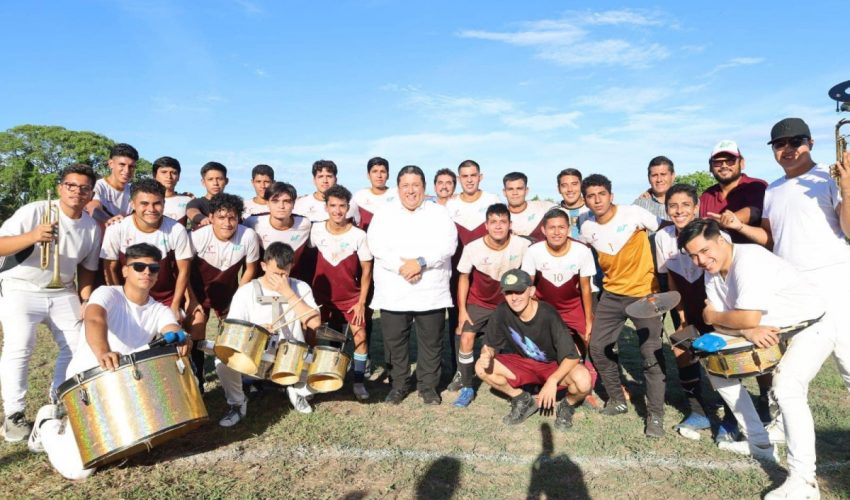La Selección de Futbol Varonil obtuvo una victoria contundente de 5 goles a 1 contra la Universidad del Noreste, pasando a la gran final