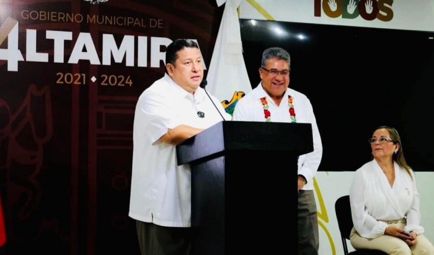 El Dr. Armando Martínez Manríquez, alcalde de Altamira y el Mtro. Juan Dionisio Cruz Guerrero, junto con nuestros alumnos deportistas de diferentes disciplinas, en su conferencia mañanera, nos confirmó su absoluto apoyo para nuestra institución