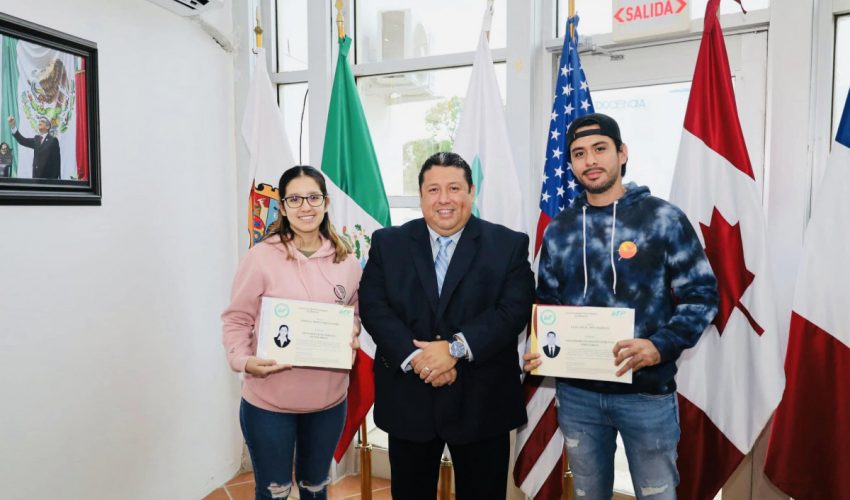 Si no tuviste oportunidad de asistir a la Ceremonia de Entrega de Títulos del pasado 7 de noviembre te invitamos a que pases directamente a Rectoría para hacer el trámite de entrega.