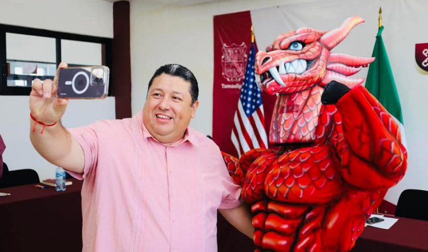 Nuestro rector, el Mtro. Juan Dionisio Cruz Guerrero presentó a la Mascota Oficial de nuestra querida Universidad Tecnológica de Altamira. ¡Te invitamos a que nos ayudes a ponerle su nombre!