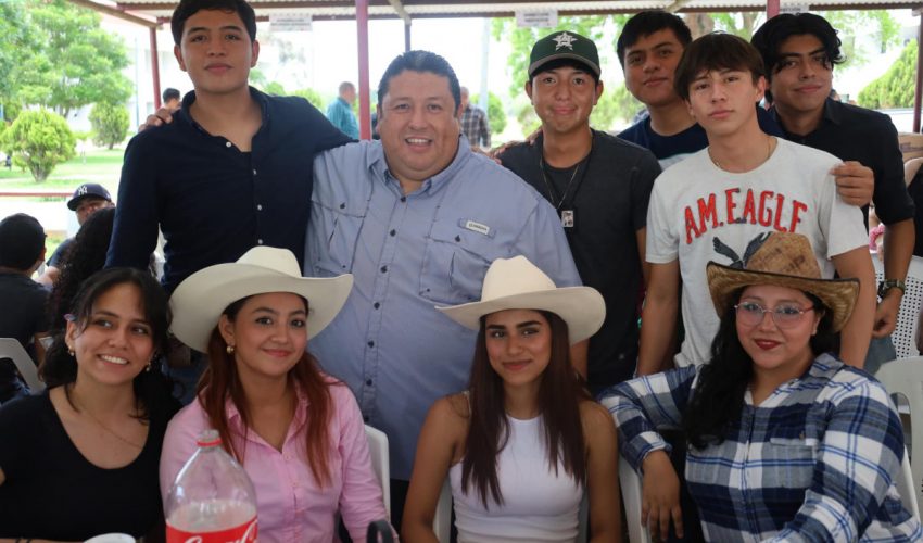 En compañía de todos nuestros estudiantes, llevamos a cabo el festejo por el Día del Técnico Superior Universitario, donde no pudo faltar la música y el buen ambiente