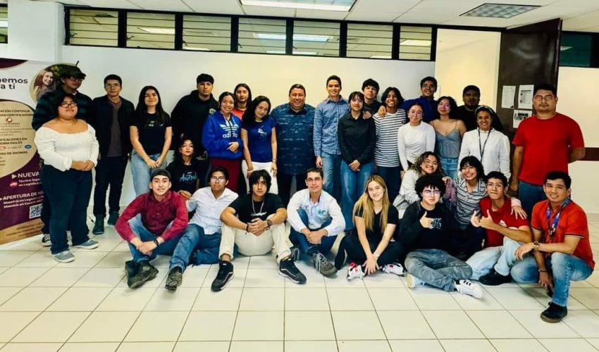 Nuestro Rector Mtro. Juan Dionisio Cruz Guerrero, tuvo la oportunidad de reunirse con alumnos que estudian el idioma francés en nuestra institución