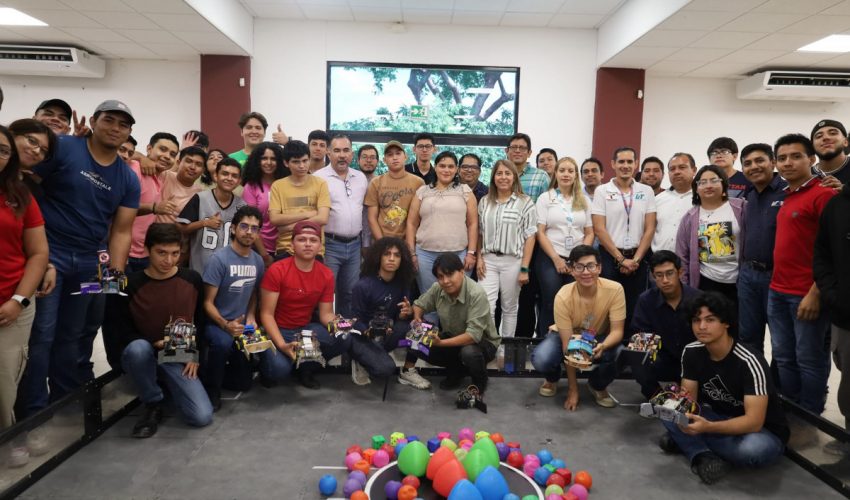 Alumnos del sexto cuatrimestre de TSU en Mecatrónica de nuestra Universidad Tecnológica de Altamira, participaron en un mini Torneo de Robótica como parte de la materia de Microcontroladores que imparte el profesor Rubén Loredo