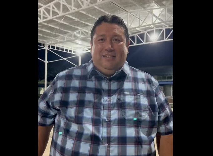 El Mtro. Juan Dionisio Cruz Guerrero, supervisó los trabajos de lo que será la nueva techumbre en las canchas de voleibol dentro de la Universidad Tecnológica de Altamira