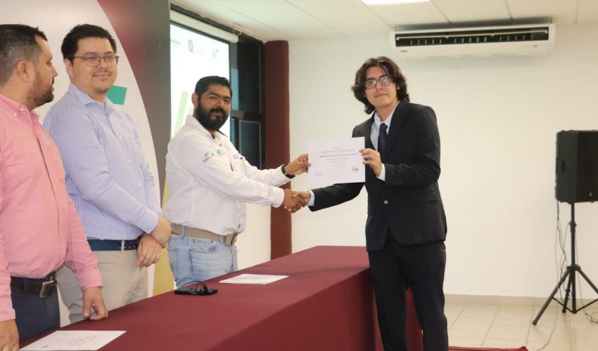 Ceremonia de entrega de certificados ITEP Placement, Academic Core y Academic Plus a los alumnos de la carrera de Técnico Superior Universitario en Mecatrónica área automatización y de la Ingeniería en Mecatrónica