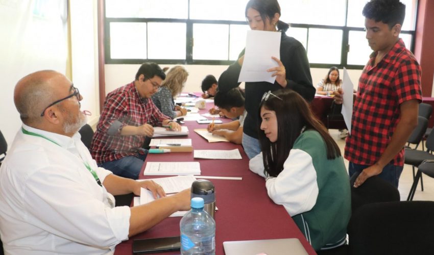 El día de hoy recibimos de parte de nuestros estudiantes la documentación necesaria para iniciar la solicitud de becas «Futuro Tamaulipas, Jóvenes de Nivel Superior»