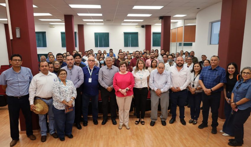 Teniendo claro que el objetivo primordial son los jóvenes, la Rectora Dra. Mara Acosta González, se reunió con personal administrativo y docente para hacer equipo en aras de alcanzar la mejora académica en nuestra institución