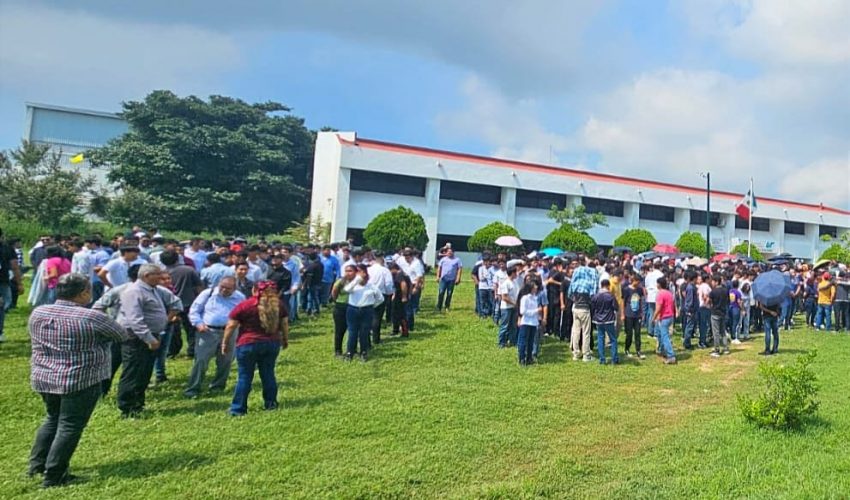 Con la finalidad de fomentar la cultura de la protección civil entre la comunidad que conforma la Universidad Tecnológica de Altamira, realizamos un simulacro como parte del Día Nacional de Protección Civil en nuestro país