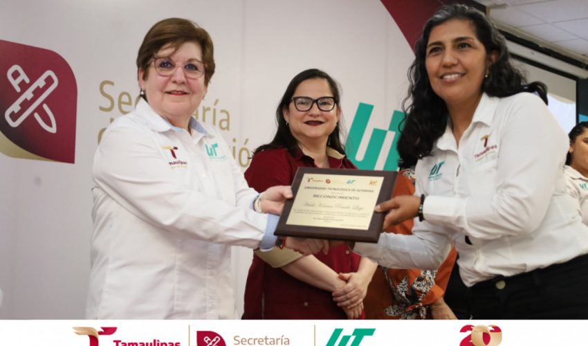 Personal docente y administrativo recibieron reconocimientos por antigüedad a quienes cumplen 5, 10, 15 y 20 años laborando en la Universidad Tecnológica de Altamira