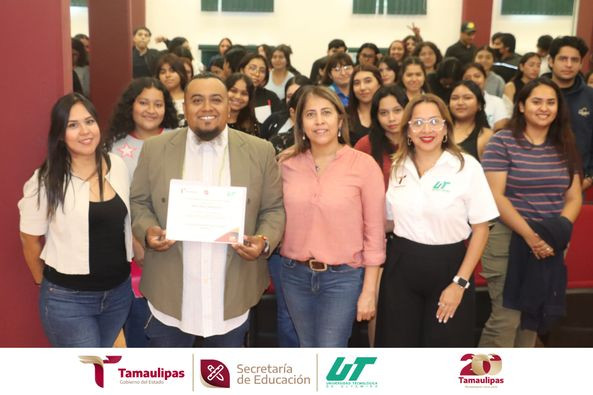 Con el apoyo del profesor Alfredo Balderas Aguilar se impartió la conferencia «Redacción con referencia APA», a la que asistieron nuestros alumnos de la carrera de negocios