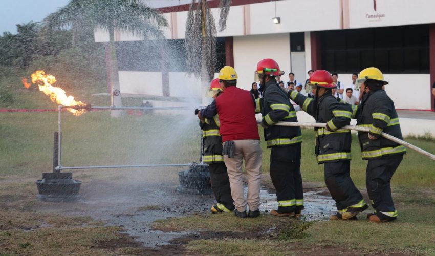 Alumnos de Química en Procesos Industriales y Nanotecnología concluyeron con éxito el curso-taller «Capacitación contra incendio y simulacro de fuga de gas LP»