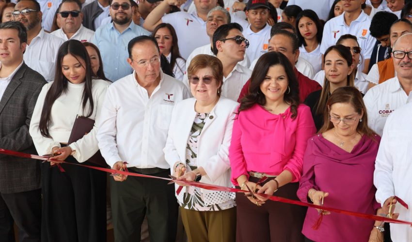 Nuestra rectora la Dra. Mara Acosta González, asistió como invitada de honor a la inauguración de la techumbre y cancha polivalente en la Universidad Politécnica de Altamira