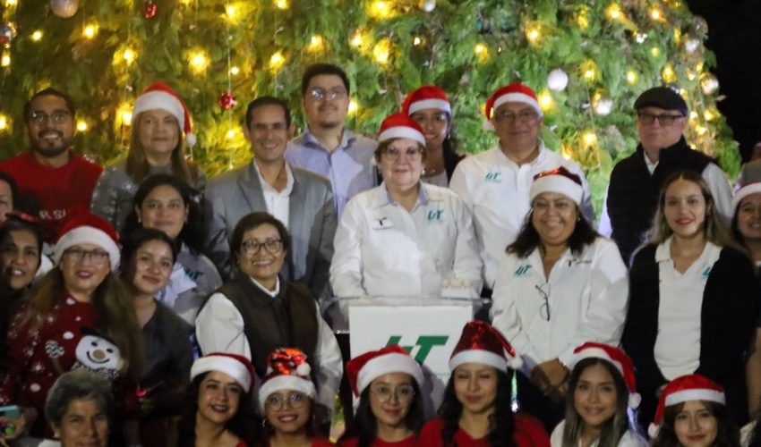 Inicia la navidad en la Universidad Tecnológica de Altamira, con el encendido del monumental pino y la presencia de la comunidad estudiantil, directivos y personal administrativo