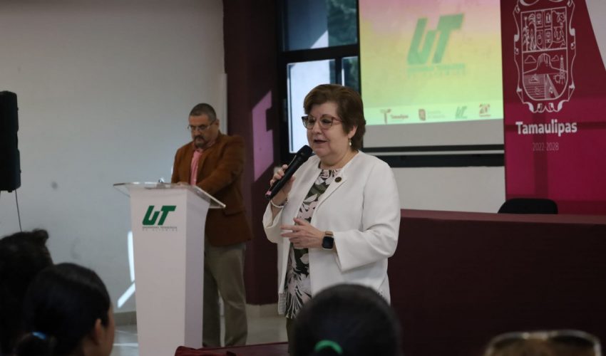 Se realizó la reunión con padres de familia de alumnos de las carreras de Negocios y Logística que dirige la Dra. Ma. de Lourdes Cuéllar Hernández, para hablarles del nuevo modelo educativo