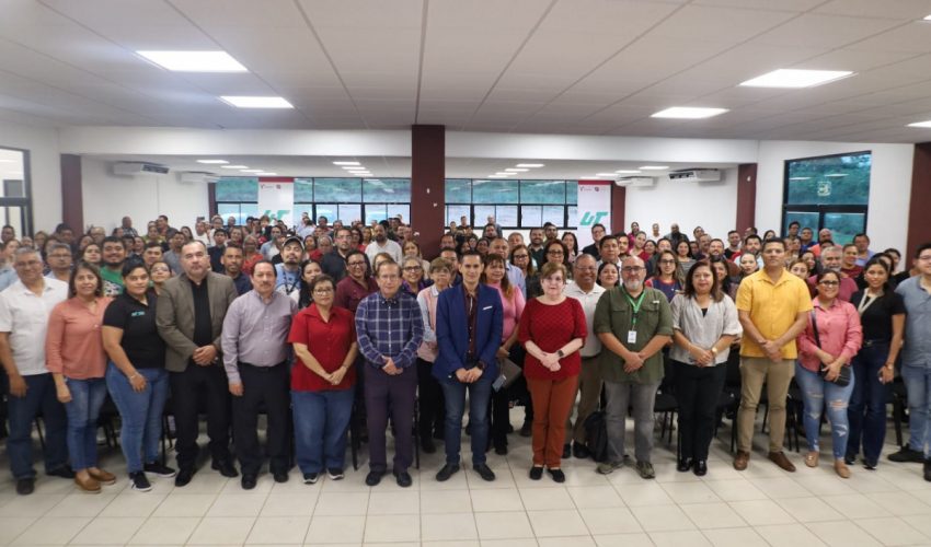 Al cierre de este cuatrimestre septiembre-diciembre y conclusión del 2024, nuestra rectora Dra. Mara Grassiel Acosta González, presentó junto con directivos un informe de actividades emprendidas durante este período