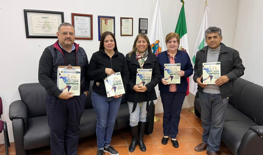 Felicitamos a nuestros profesores Sergio Bado Rodríguez, Myrna Sigrist Álvarez Muñoz, Alejandro Haro Muñoz y a la Dra. Ma. de Lourdes Cuellar Hernández, quienes tuvieron el honor de entregar a nuestra rectora, la Dra. Mara Grassiel Acosta González, un ejemplar del libro «La Ventaja Competitiva de la Micro y Pequeña Empresa»