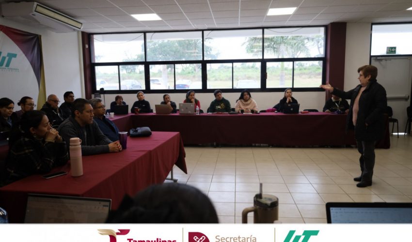 Nuestra Rectora la Dra. Mara Grassiel Acosta González, se reunió hoy con profesores de Posgrado y de las carreras de Ingeniería Química y Nanotecnología, quienes participaron en el curso de actualización docente «Evaluación en el Nuevo Modelo Educativo»