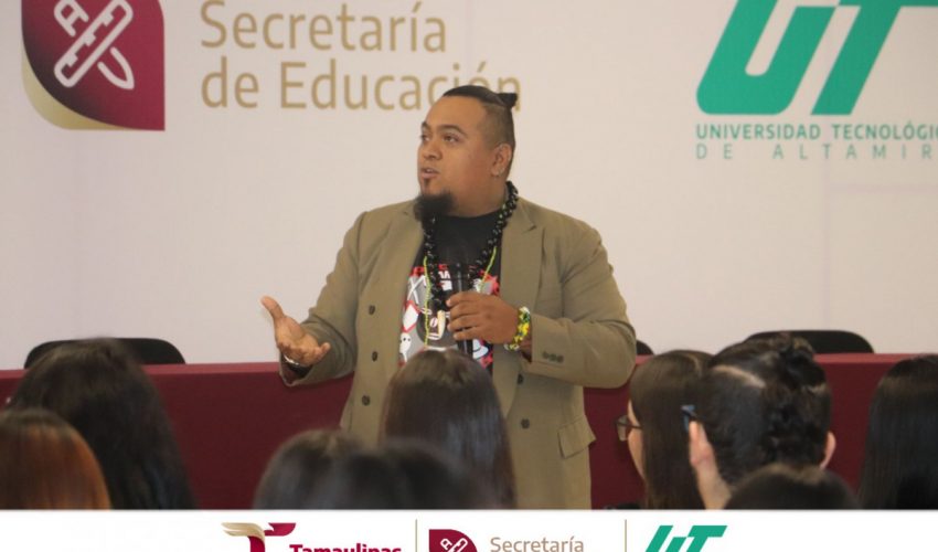 Alumnos de las carreras de Negocios y Logística, tuvieron el honor de participar en una Clase Magistral impartida por el destacado Dr. Alfredo Balderas, quien compartió su experiencia y conocimientos sobre «El Macroentorno en las Organizaciones»