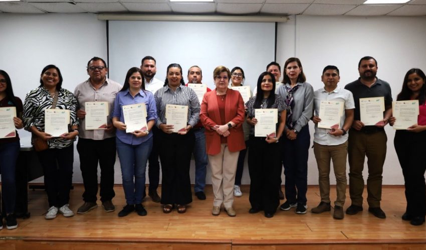 Entrega de Nombramientos en las Academias de Negocios y Logística
