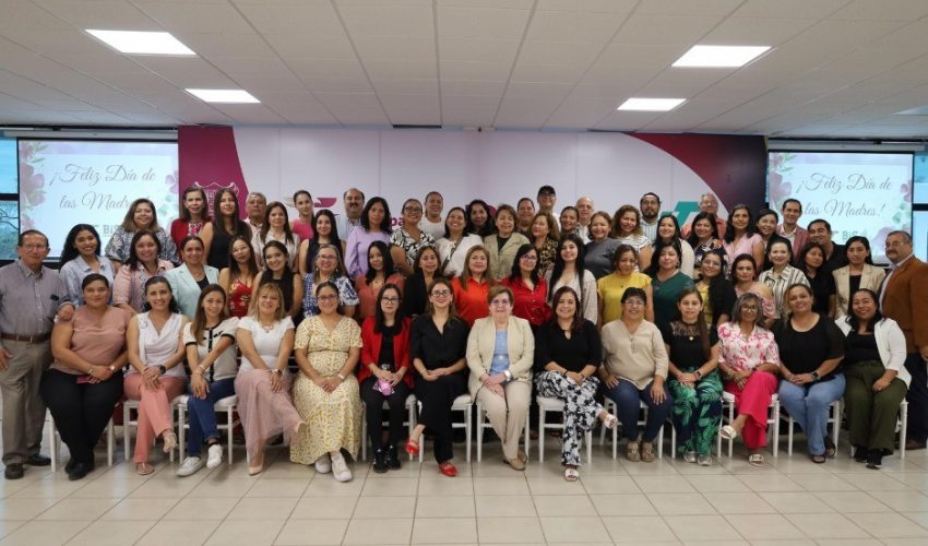 UTALT celebra a las madres en emotivo convivio conmemorativo