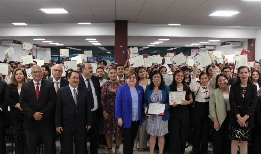 Revive la emoción de la Tercera Entrega de Títulos Profesionales