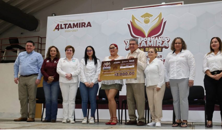 La Universidad Tecnológica de Altamira estuvo presente en la Ceremonia de Entrega de Becas Municipales 2024–2025