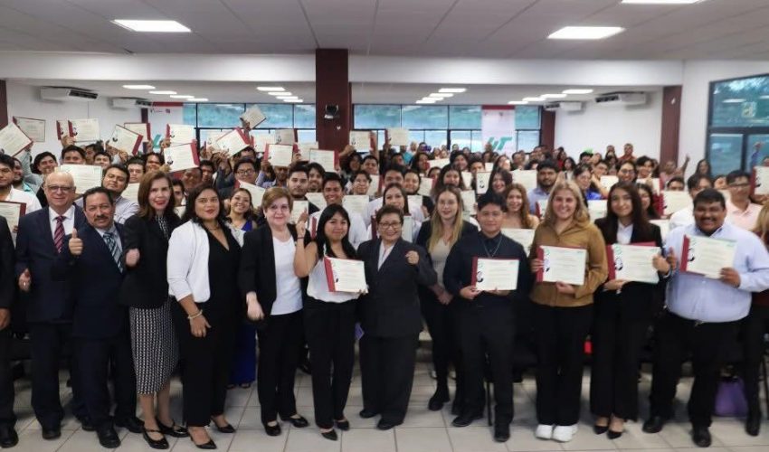 Volvemos a vivir la Segunda Entrega de Títulos Profesionales