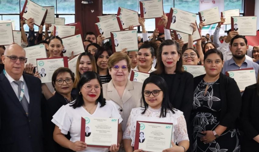 Recordando la Primera Entrega de Títulos Profesionales