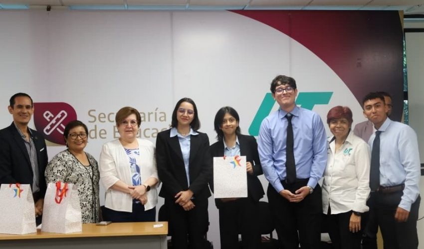 La UTALT llevó a cabo la Expo Proyectos Integradores 2025 de los Programas Educativos de TSU en Química Industrial y TSU en Nanotecnología