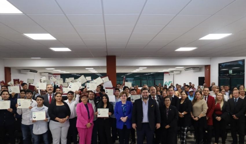 UTALT celebra la 9na. Ceremonia de Entrega de Títulos 2025