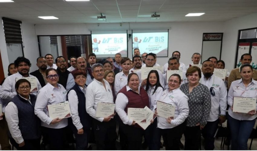 La Universidad Tecnológica de Altamira llevó a cabo la Ceremonia de Entrega de Reconocimientos a Docentes Mejor Evaluados por Estudiantes durante 2025